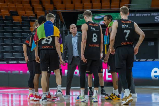 随着赛季的 随着赛季的